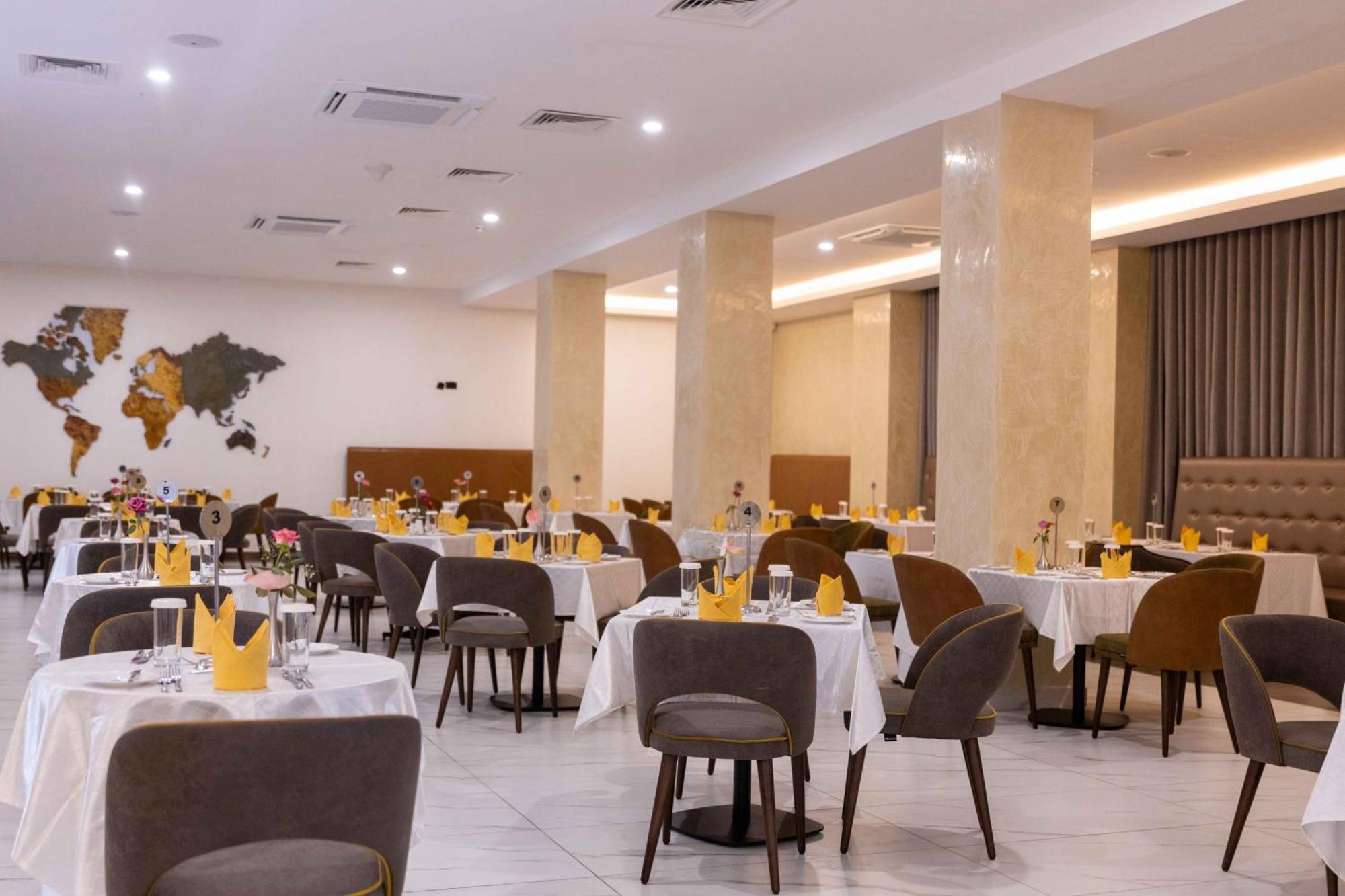 Palms By Eagles Airport City, Formerly Holiday Inn Άκρα Εξωτερικό φωτογραφία
