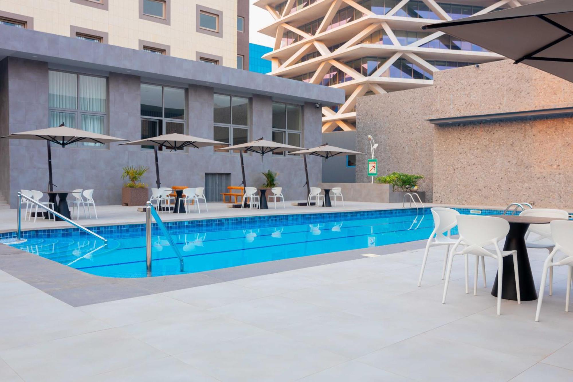 Palms By Eagles Airport City, Formerly Holiday Inn Άκρα Εξωτερικό φωτογραφία