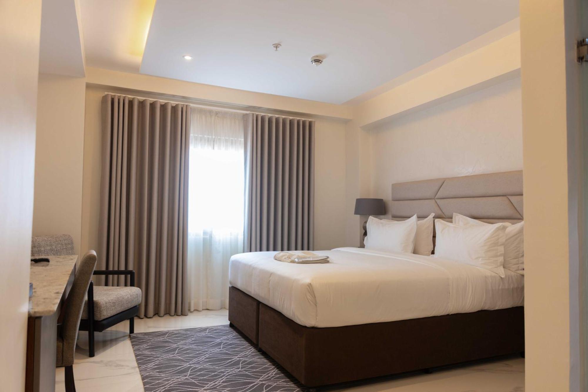 Palms By Eagles Airport City, Formerly Holiday Inn Άκρα Εξωτερικό φωτογραφία