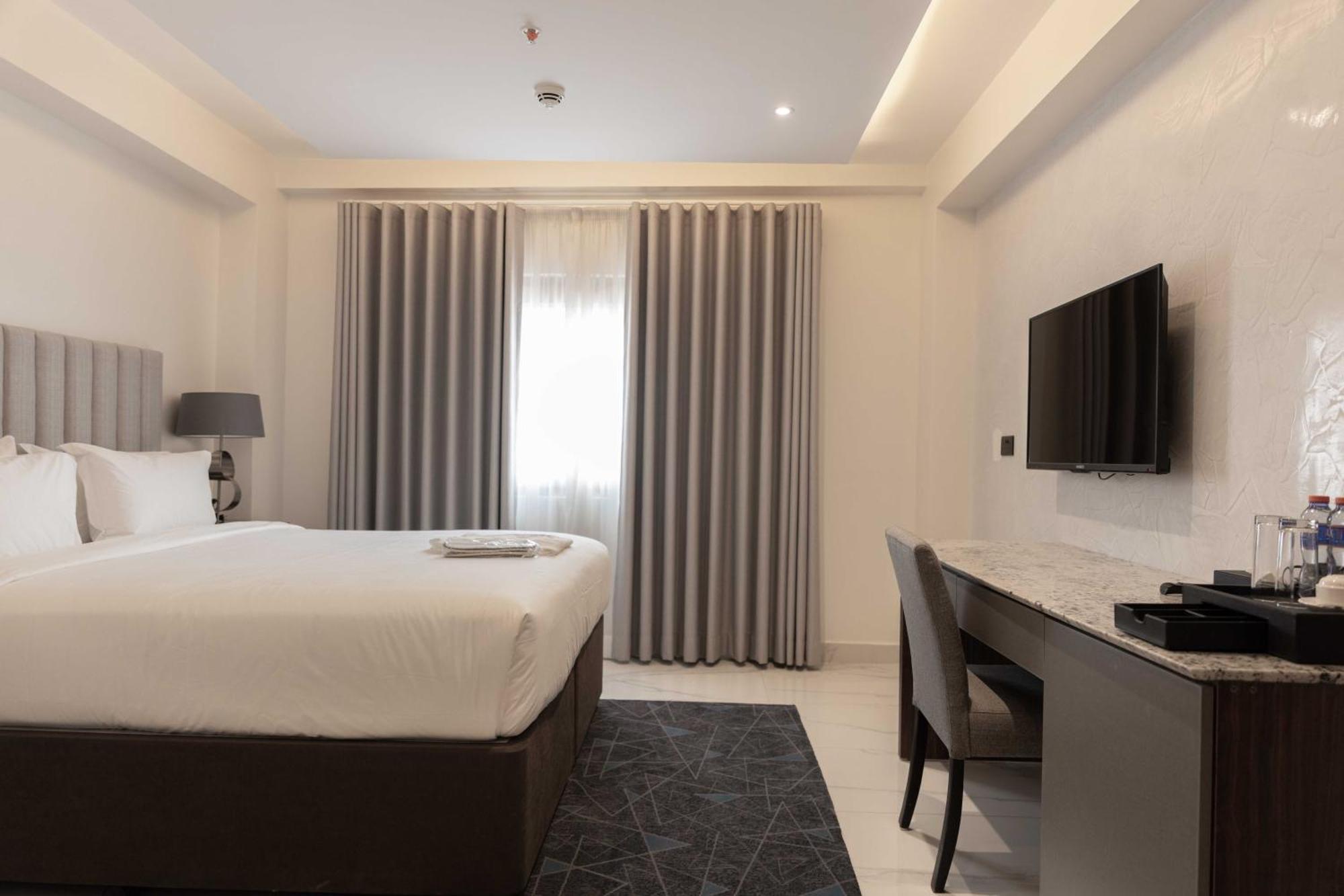 Palms By Eagles Airport City, Formerly Holiday Inn Άκρα Εξωτερικό φωτογραφία