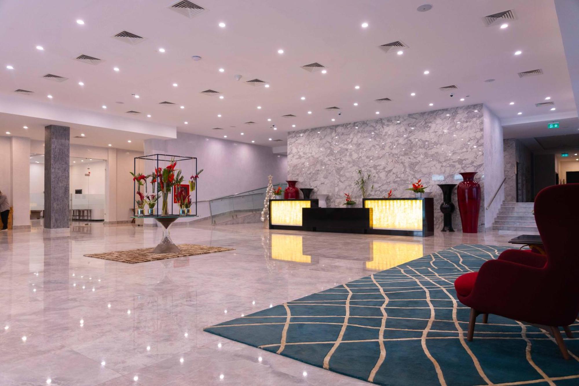 Palms By Eagles Airport City, Formerly Holiday Inn Άκρα Εξωτερικό φωτογραφία